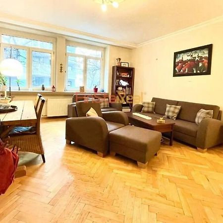 Economy Apartment 2 Min From The Main Station Bratislava Exteriér fotografie