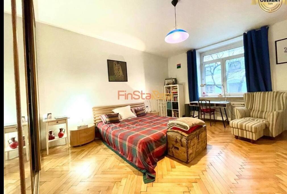 Economy Apartment 2 Min From The Main Station Bratislava Exteriér fotografie
